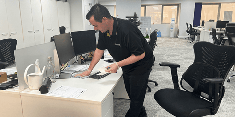 Dandara Desk Cleaning
